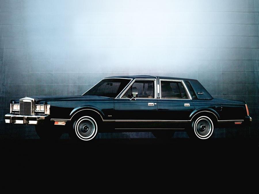  Lincoln Town Car 1985 года  (фото 2 из 16)